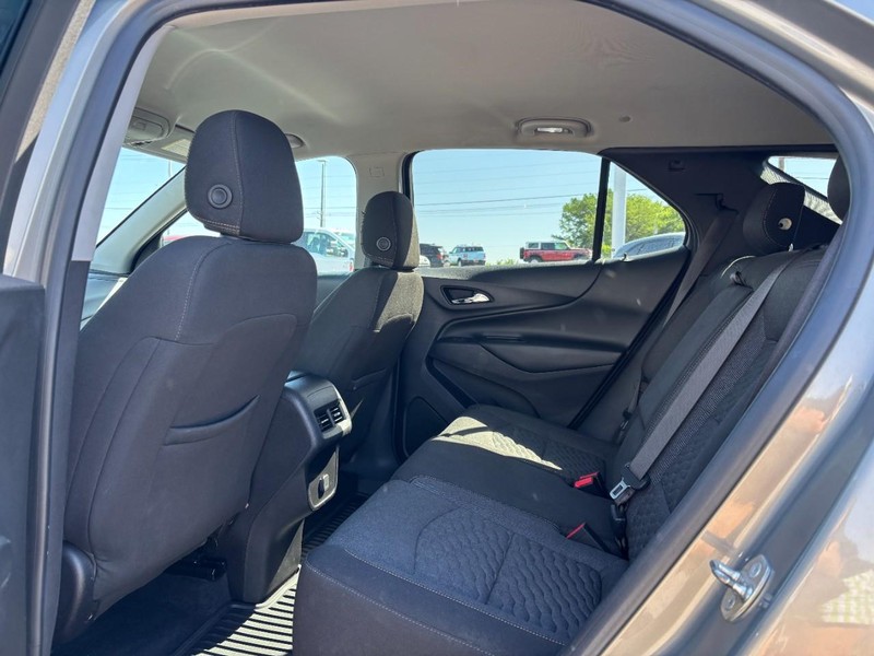 Chevrolet Equinox Vehicle Full-screen Gallery Image 10