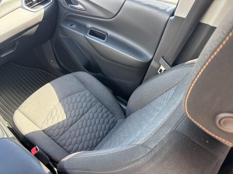 Chevrolet Equinox Vehicle Full-screen Gallery Image 14