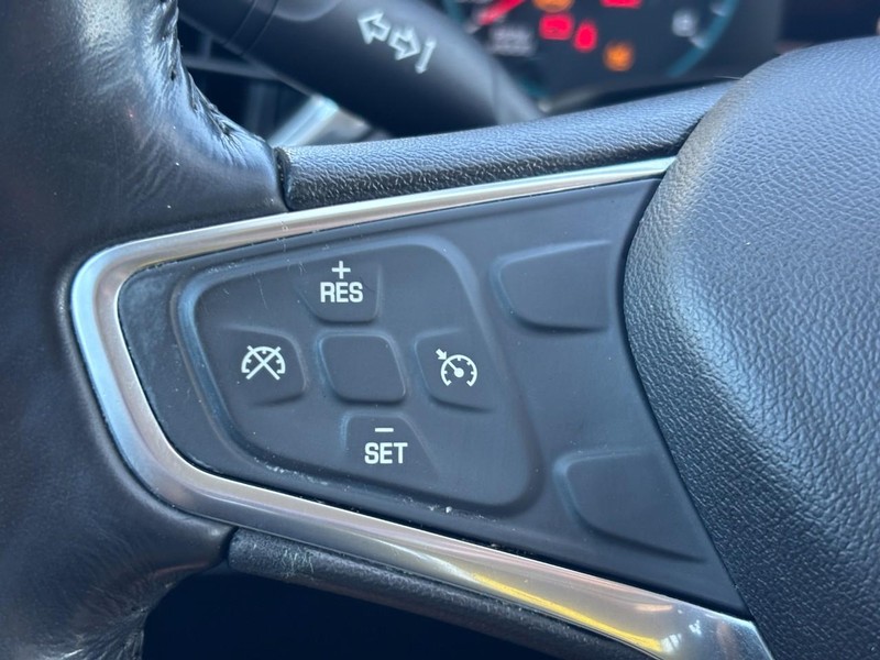 Chevrolet Equinox Vehicle Full-screen Gallery Image 17