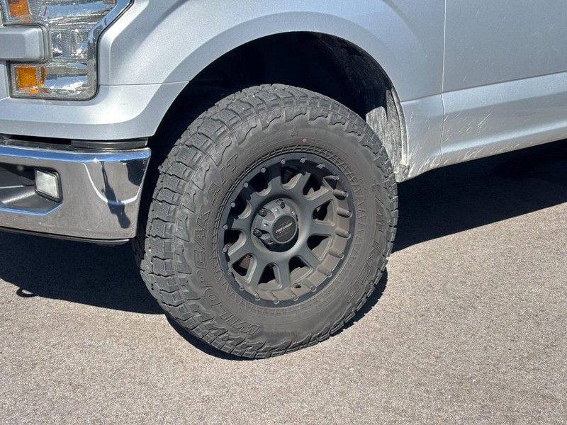 Ford F-150 Vehicle Full-screen Gallery Image 04