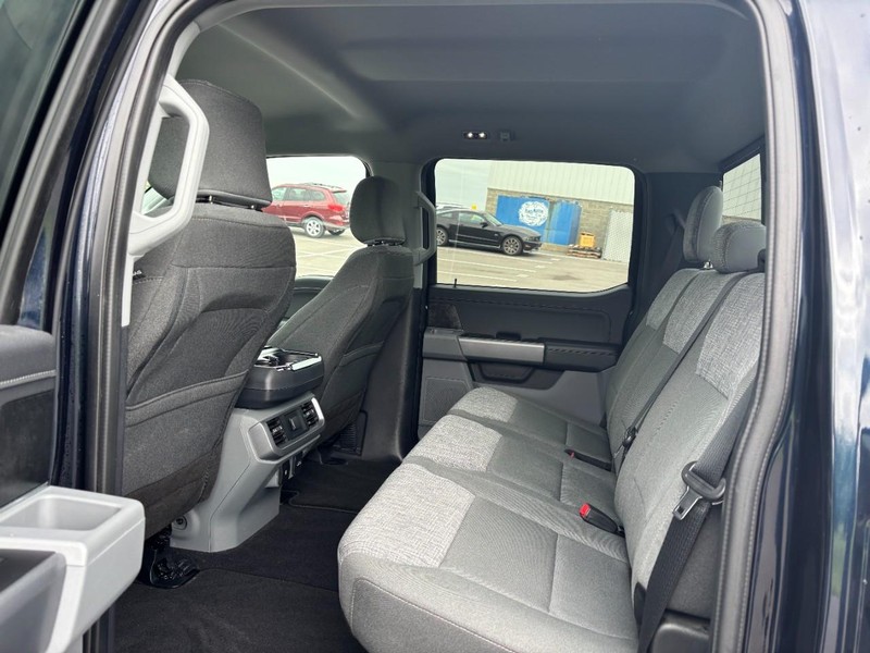 Ford F-150 Vehicle Full-screen Gallery Image 10