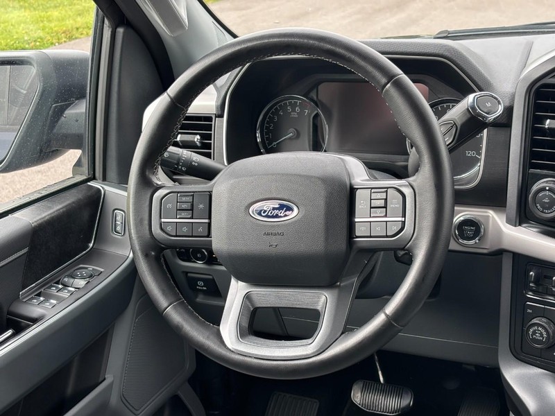 Ford F-150 Vehicle Full-screen Gallery Image 12