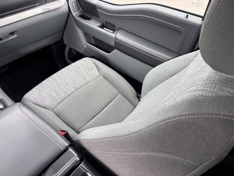 Ford F-150 Vehicle Full-screen Gallery Image 14