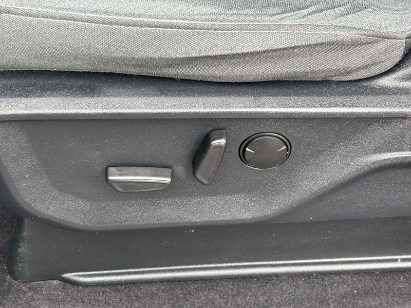 Ford F-150 Vehicle Full-screen Gallery Image 15