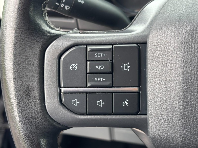 Ford F-150 Vehicle Full-screen Gallery Image 17