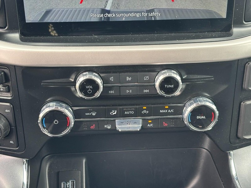 Ford F-150 Vehicle Full-screen Gallery Image 23