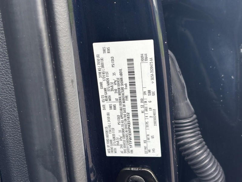 Ford F-150 Vehicle Full-screen Gallery Image 24