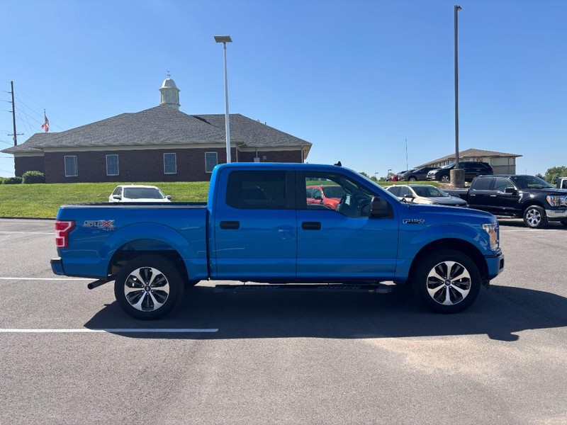 Ford F-150 Vehicle Full-screen Gallery Image 02