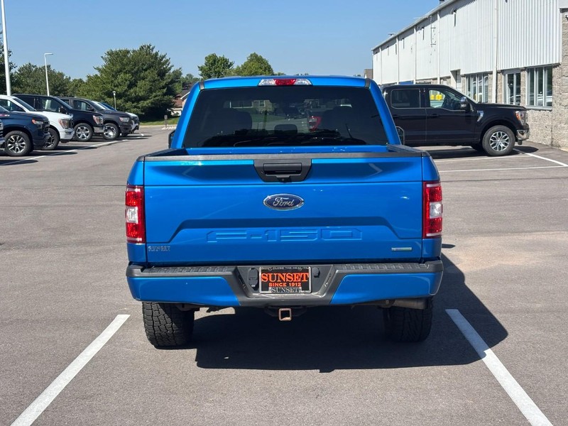 Ford F-150 Vehicle Full-screen Gallery Image 04