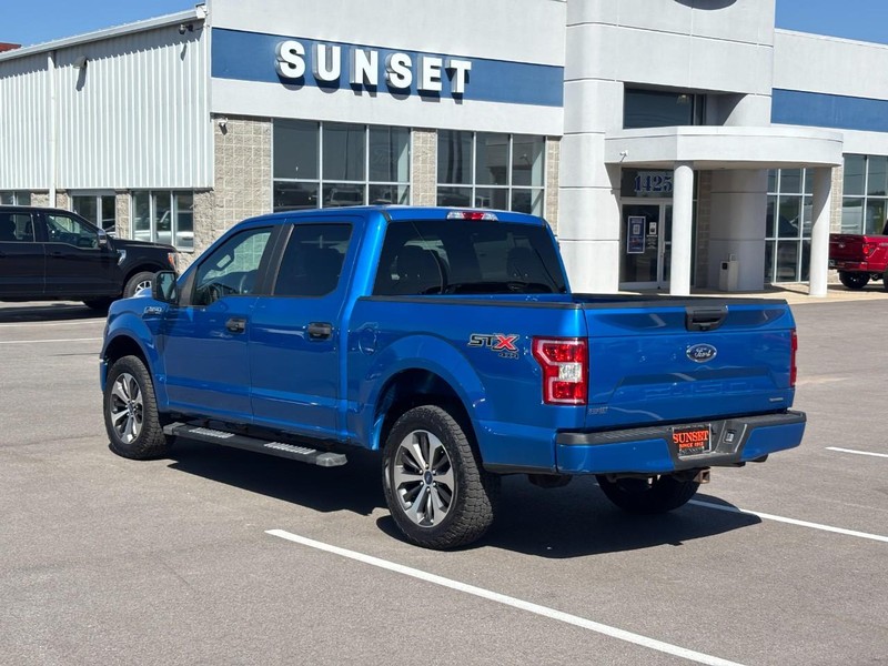 Ford F-150 Vehicle Full-screen Gallery Image 05