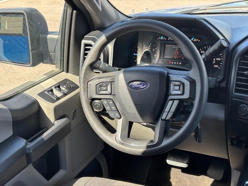Ford F-150 Vehicle Full-screen Gallery Image 12