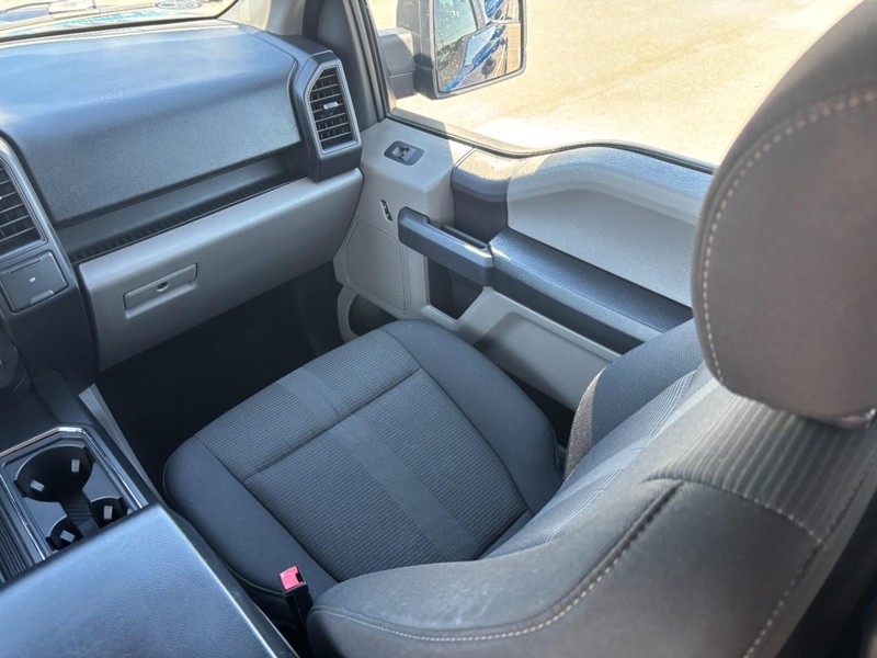 Ford F-150 Vehicle Full-screen Gallery Image 14