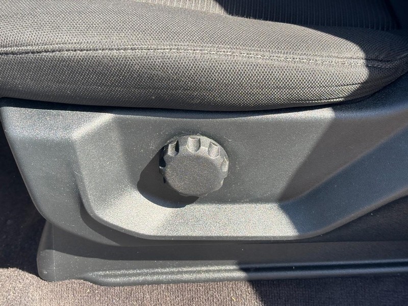 Ford F-150 Vehicle Full-screen Gallery Image 15