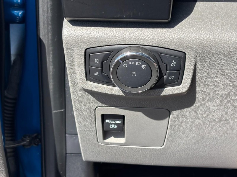 Ford F-150 Vehicle Full-screen Gallery Image 16