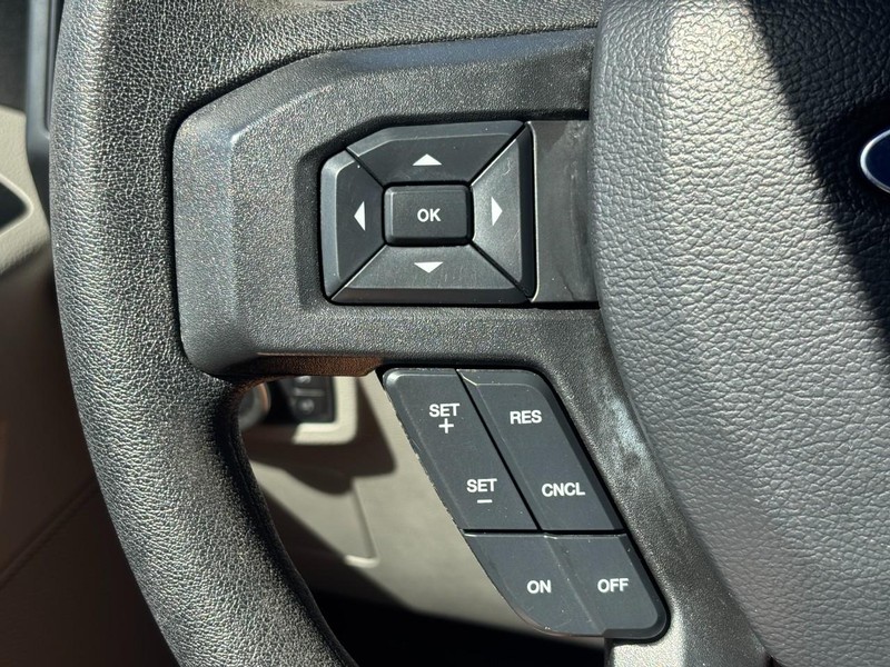 Ford F-150 Vehicle Full-screen Gallery Image 17