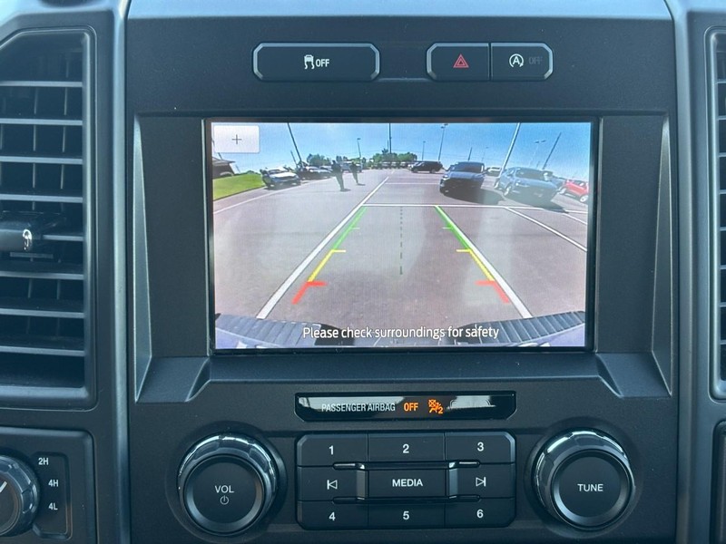 Ford F-150 Vehicle Full-screen Gallery Image 21
