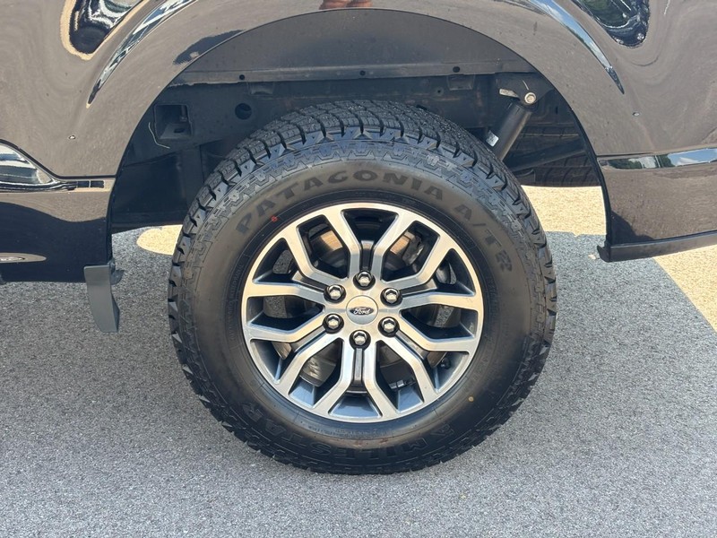 Ford F-150 Vehicle Full-screen Gallery Image 09