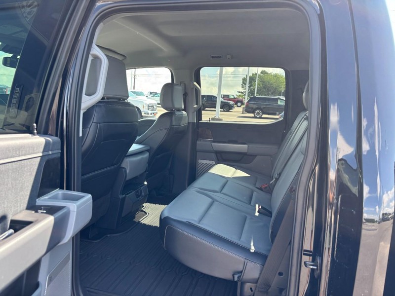 Ford F-150 Vehicle Full-screen Gallery Image 10