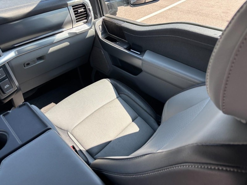 Ford F-150 Vehicle Full-screen Gallery Image 14