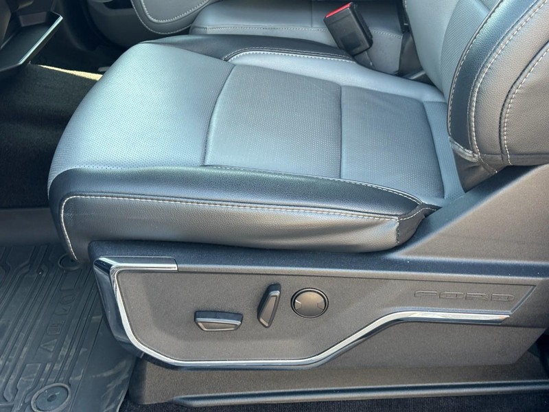 Ford F-150 Vehicle Full-screen Gallery Image 15