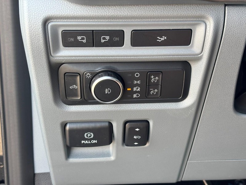 Ford F-150 Vehicle Full-screen Gallery Image 17