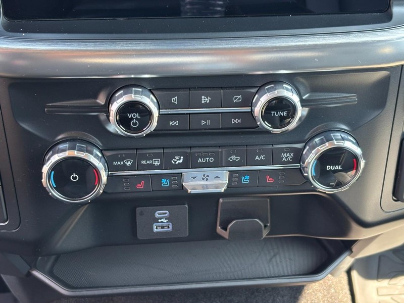 Ford F-150 Vehicle Full-screen Gallery Image 23