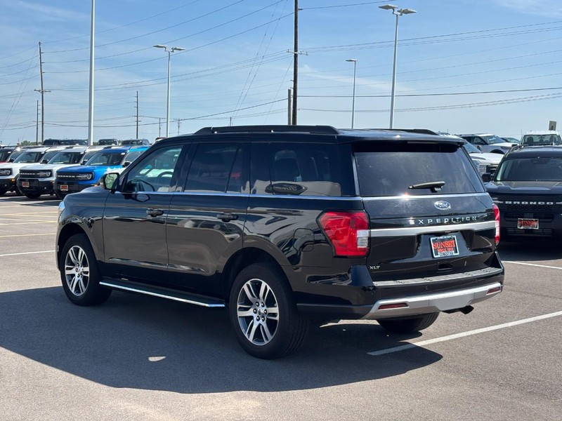 Ford Expedition Vehicle Full-screen Gallery Image 05