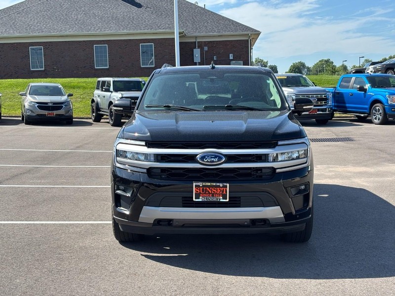 Ford Expedition Vehicle Full-screen Gallery Image 08