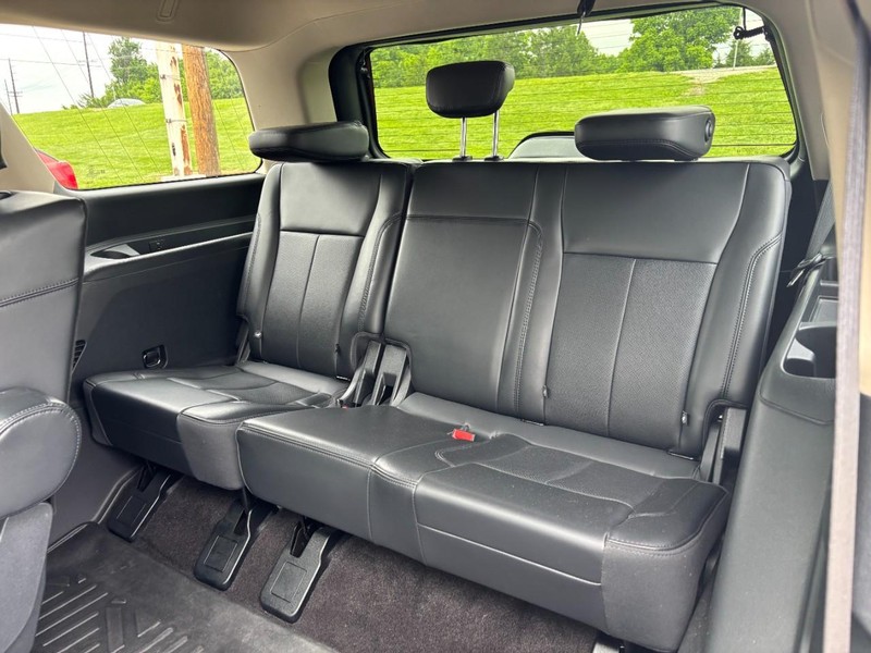 Ford Expedition Vehicle Full-screen Gallery Image 10