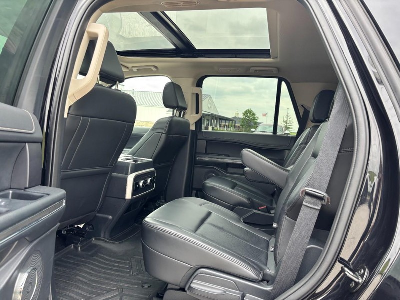 Ford Expedition Vehicle Full-screen Gallery Image 11