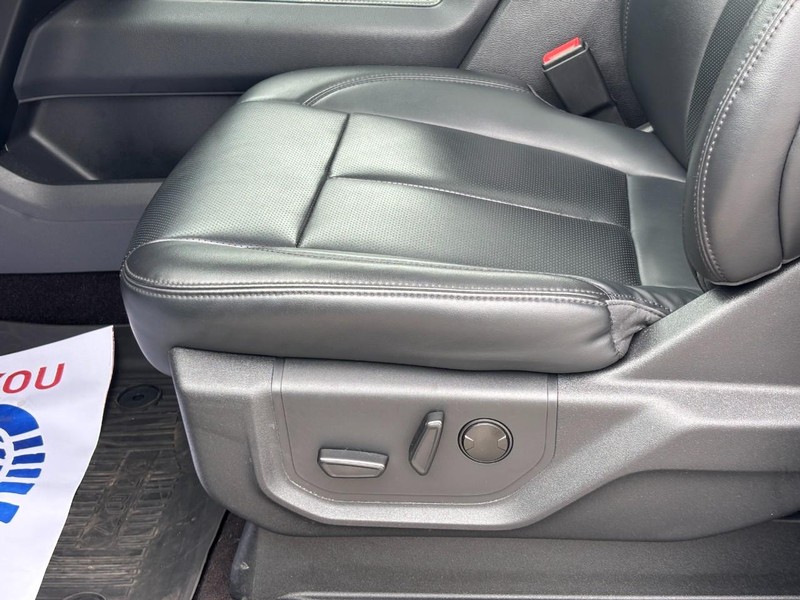 Ford Expedition Vehicle Full-screen Gallery Image 16