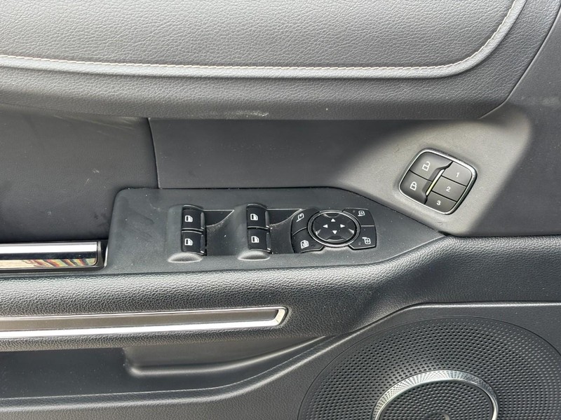 Ford Expedition Vehicle Full-screen Gallery Image 17
