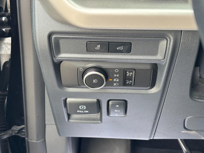 Ford Expedition Vehicle Full-screen Gallery Image 18