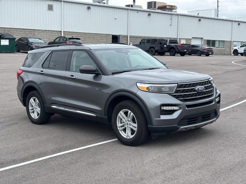 Ford Explorer Vehicle Full-screen Gallery Image 03