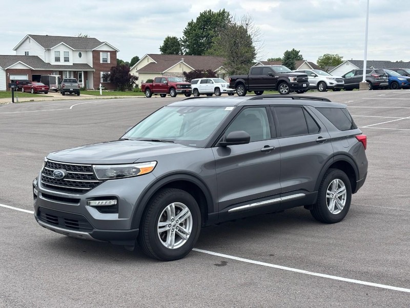 Ford Explorer Vehicle Full-screen Gallery Image 09