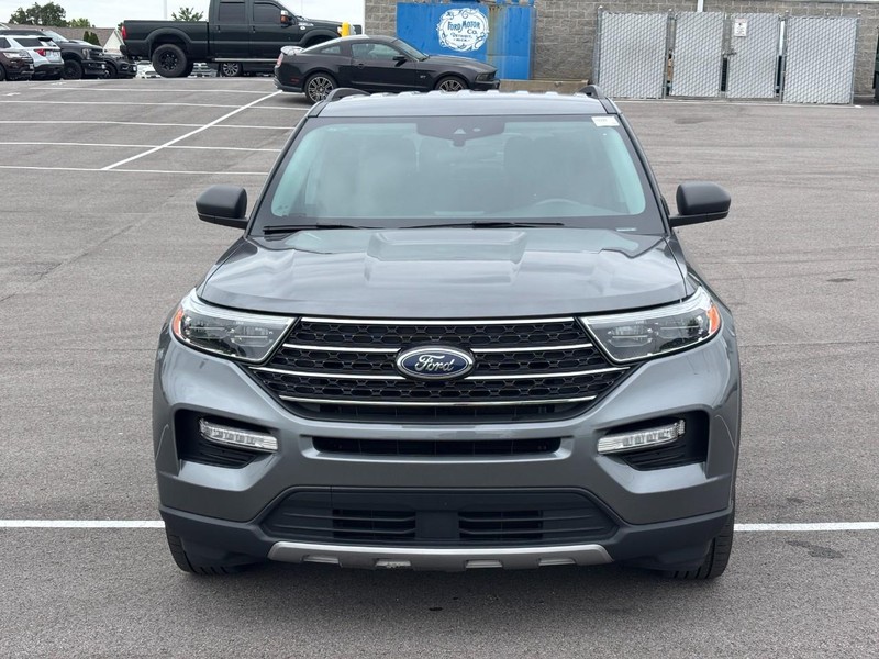 Ford Explorer Vehicle Full-screen Gallery Image 10
