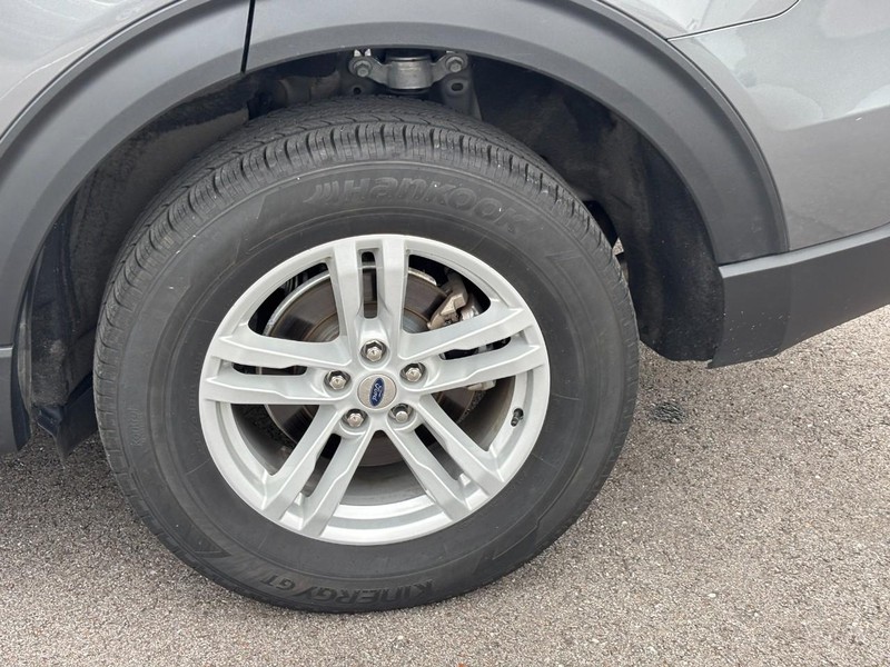 Ford Explorer Vehicle Full-screen Gallery Image 11
