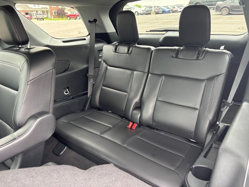 Ford Explorer Vehicle Full-screen Gallery Image 12
