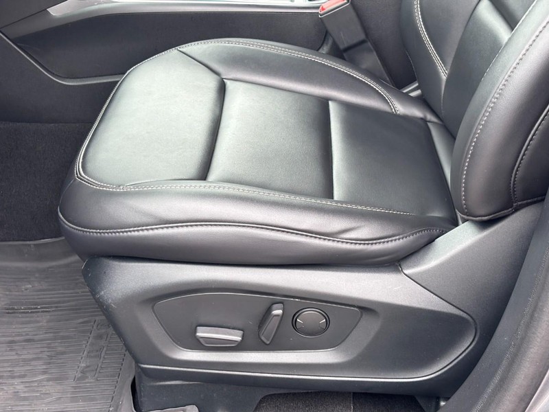 Ford Explorer Vehicle Full-screen Gallery Image 18