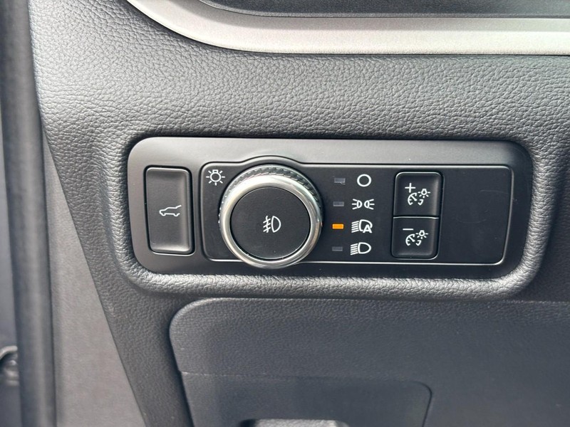 Ford Explorer Vehicle Full-screen Gallery Image 20