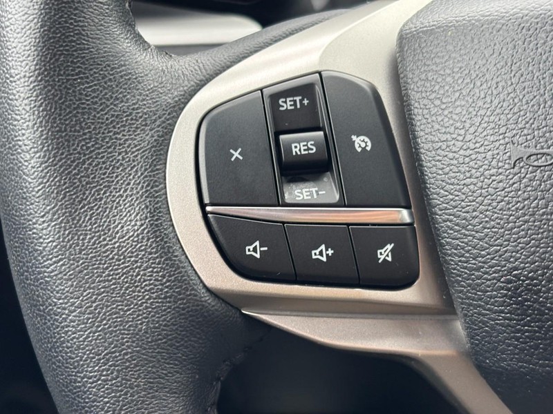 Ford Explorer Vehicle Full-screen Gallery Image 21