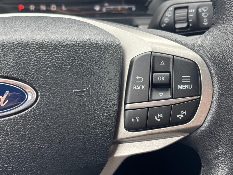 Ford Explorer Vehicle Full-screen Gallery Image 22