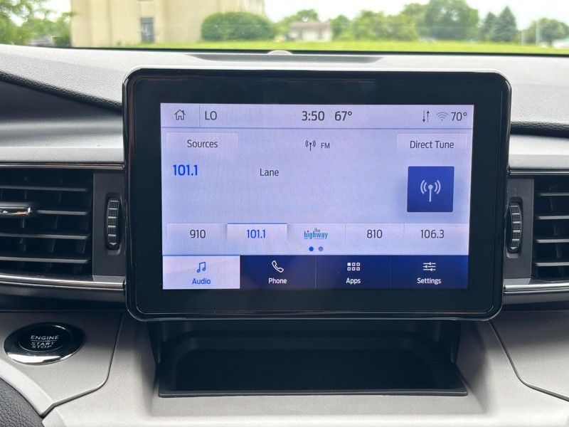 Ford Explorer Vehicle Full-screen Gallery Image 24