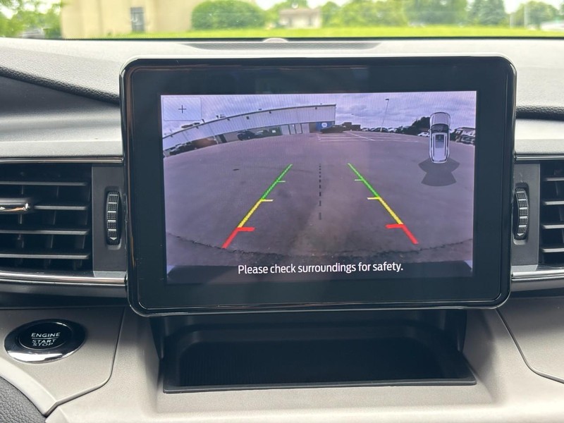 Ford Explorer Vehicle Full-screen Gallery Image 25