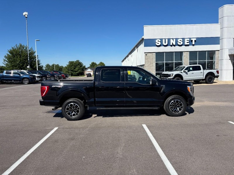 Ford F-150 Vehicle Full-screen Gallery Image 02