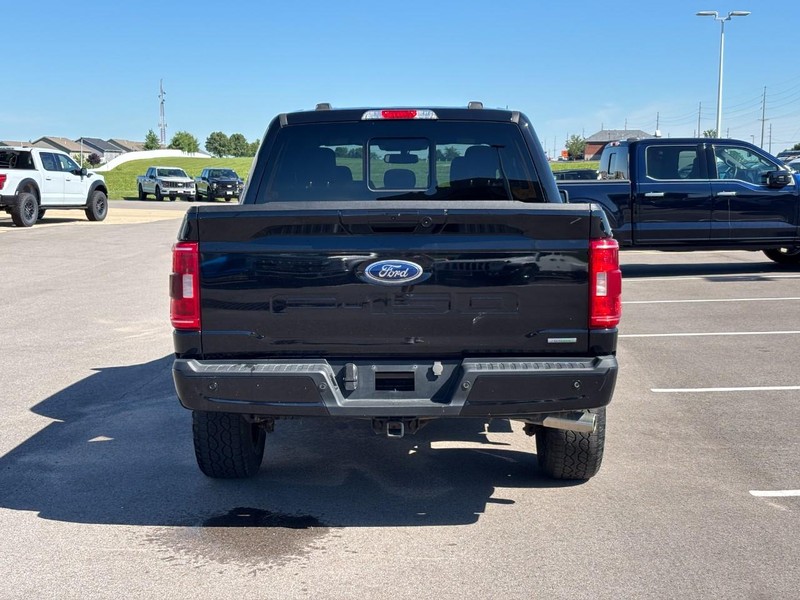 Ford F-150 Vehicle Full-screen Gallery Image 04