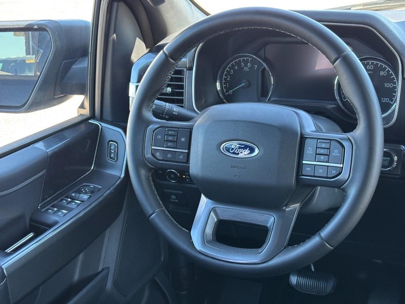 Ford F-150 Vehicle Full-screen Gallery Image 12