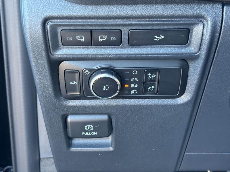 Ford F-150 Vehicle Full-screen Gallery Image 17