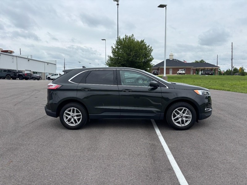 Ford Edge Vehicle Full-screen Gallery Image 02