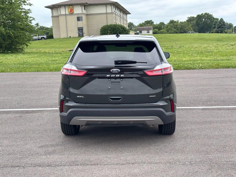 Ford Edge Vehicle Full-screen Gallery Image 04